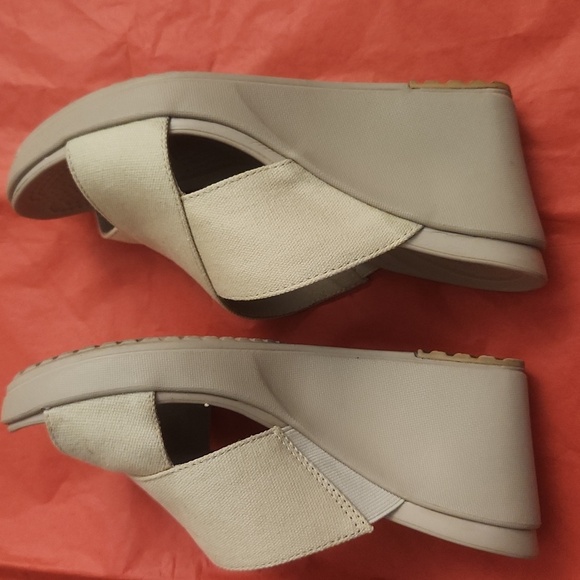 Crocs Leigh II Cross Strap Wedge Sandals - Picture 3 of 4